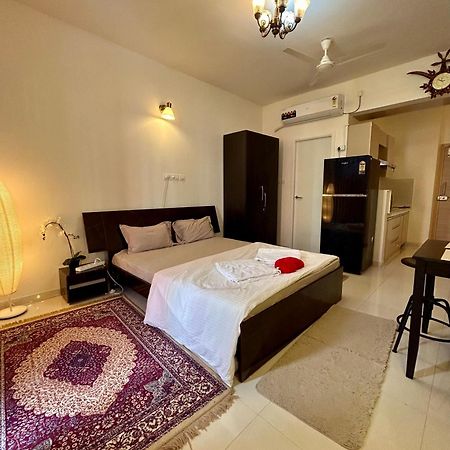 Good Stay Pool View Stylish Studio Apartment,6Km From Airport, 307 达波林 外观 照片