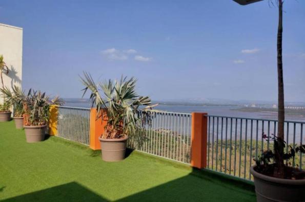 Good Stay Pool View Stylish Studio Apartment,6Km From Airport, 307 达波林 外观 照片