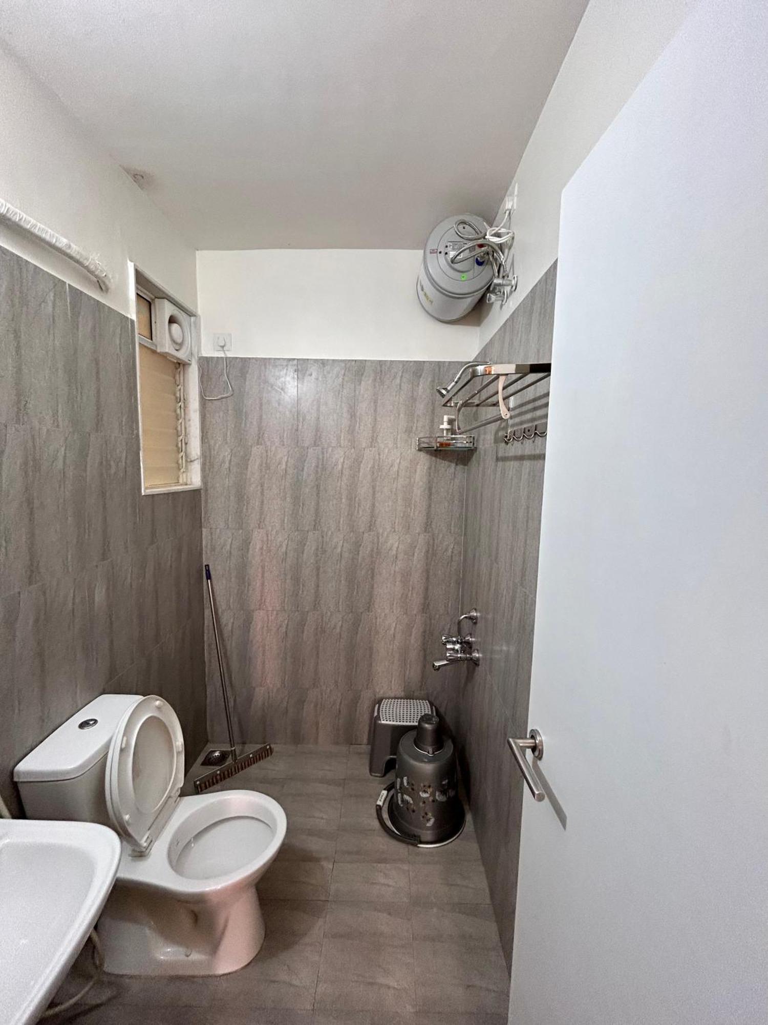 Good Stay Pool View Stylish Studio Apartment,6Km From Airport, 307 达波林 外观 照片