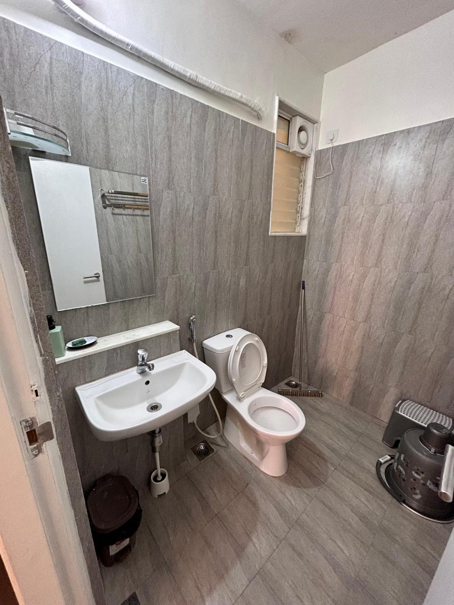 Good Stay Pool View Stylish Studio Apartment,6Km From Airport, 307 达波林 外观 照片