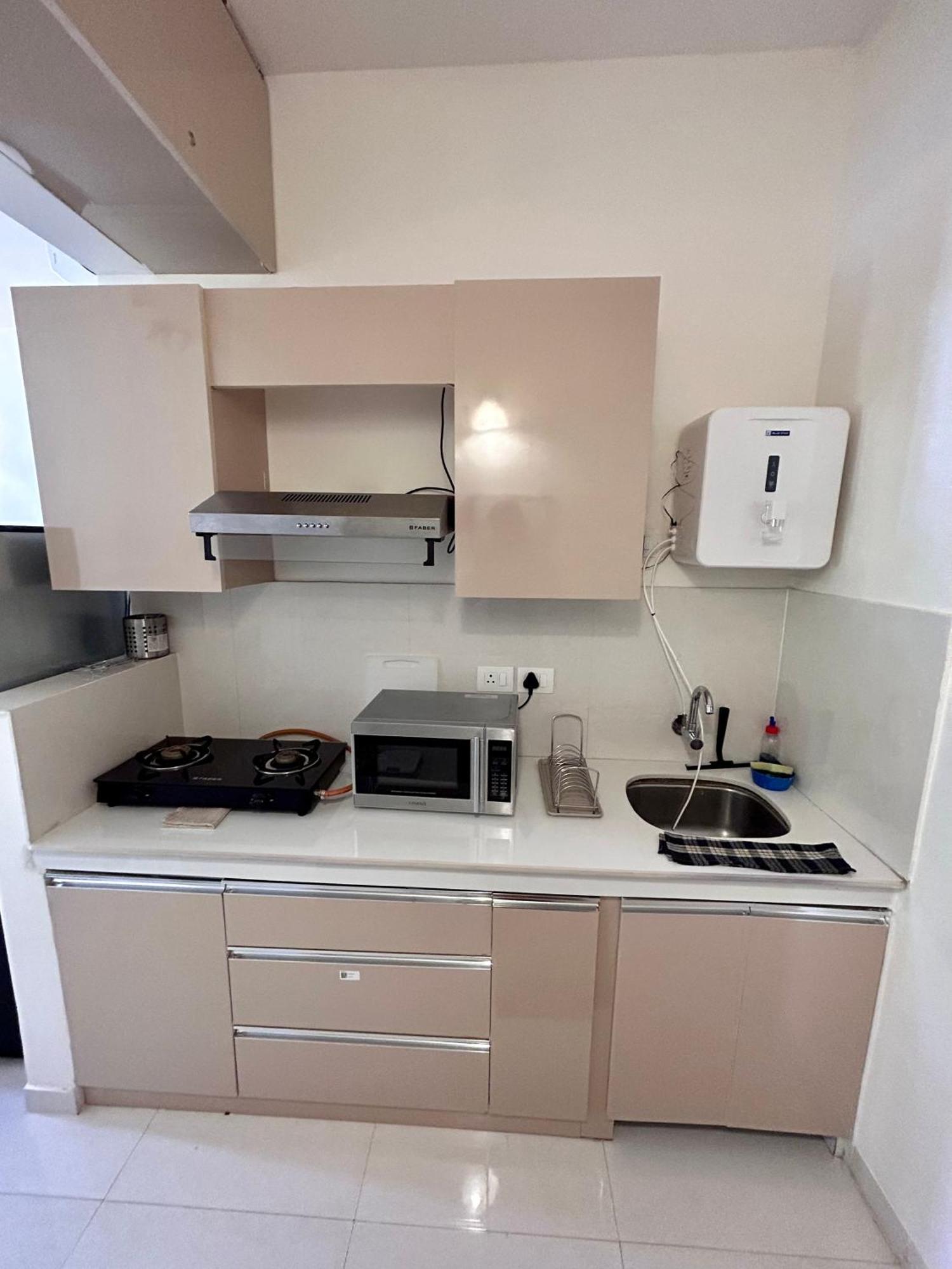 Good Stay Pool View Stylish Studio Apartment,6Km From Airport, 307 达波林 外观 照片