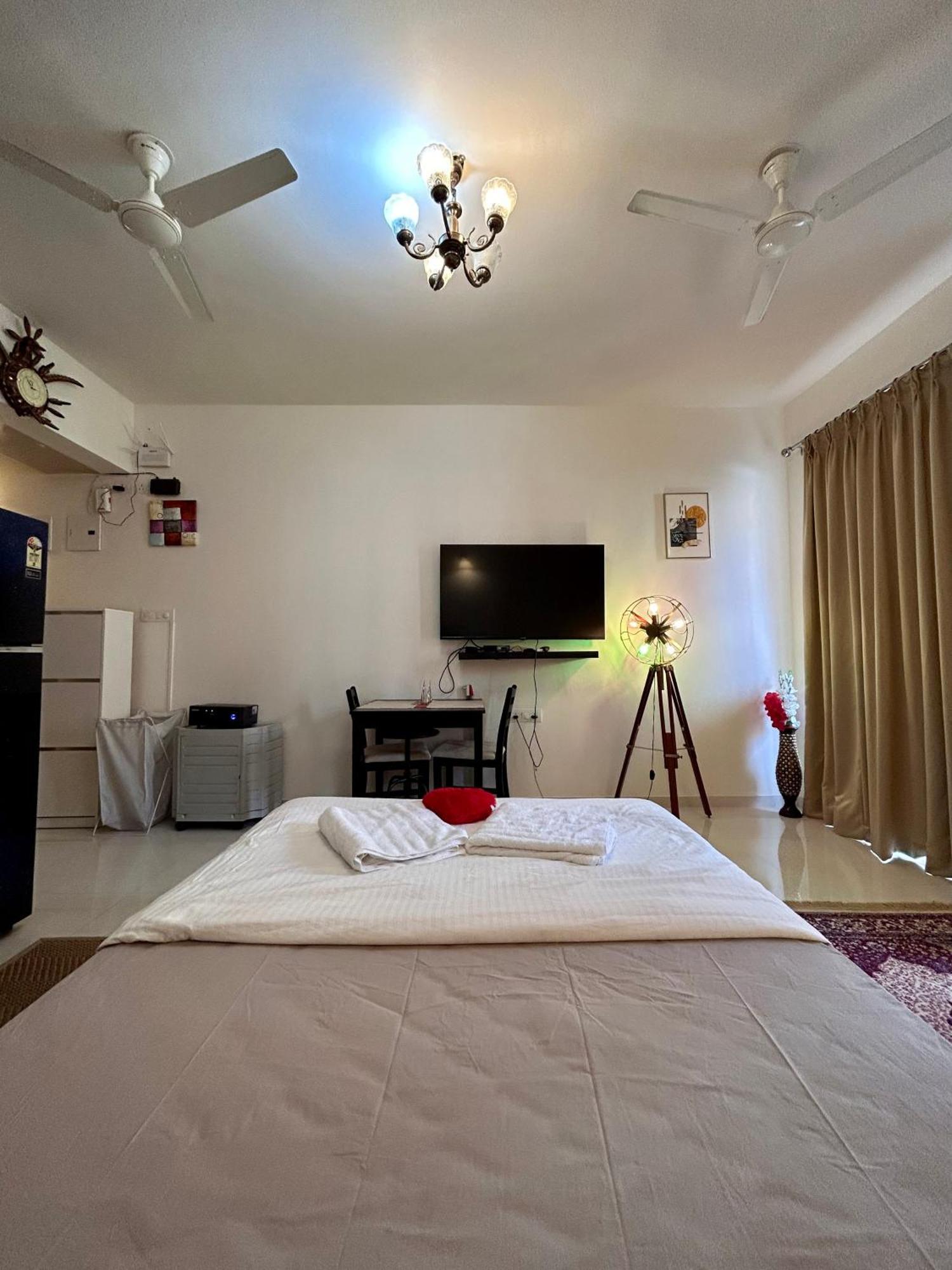 Good Stay Pool View Stylish Studio Apartment,6Km From Airport, 307 达波林 外观 照片