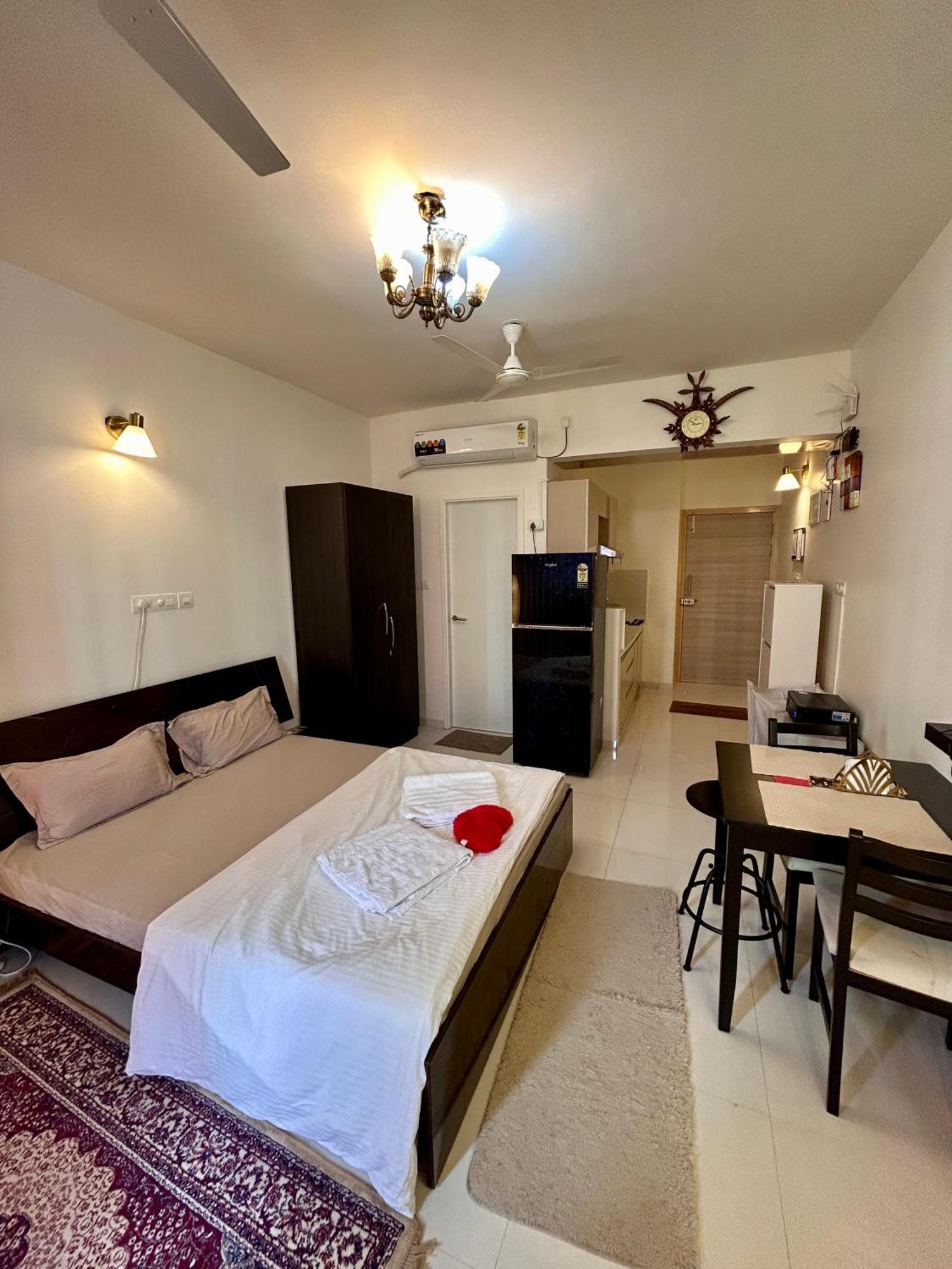 Good Stay Pool View Stylish Studio Apartment,6Km From Airport, 307 达波林 外观 照片