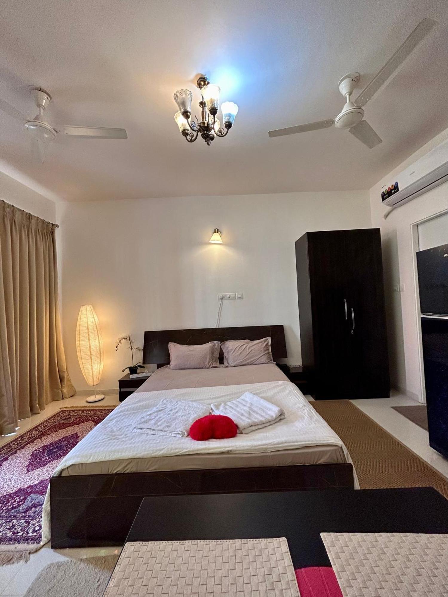 Good Stay Pool View Stylish Studio Apartment,6Km From Airport, 307 达波林 外观 照片